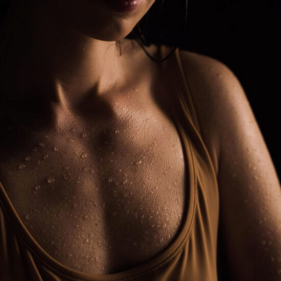 Transpirations nocturnes et bouffées de chaleur : quand le corps cherche son équilibre