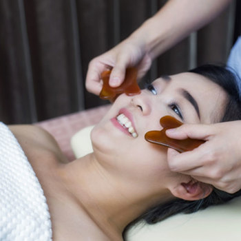 Massage Gua Sha, bienfaits pour le corps et l'esprit